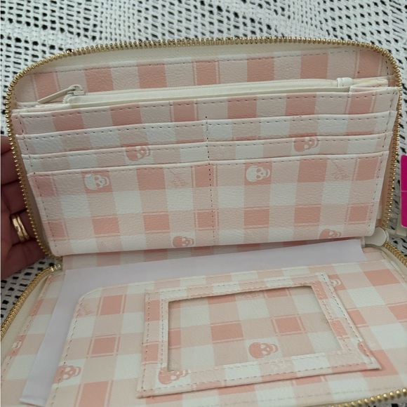 Betsey Johnson Pink and Off White Skull Wristlet/Wallet - NWT - Picture 11 of 11